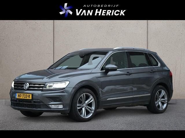 Grijs Occasion 2017 VW Tiguan Highline SUV | € 17.745 (Eerlijke prijs) - Afbeelding 1/4