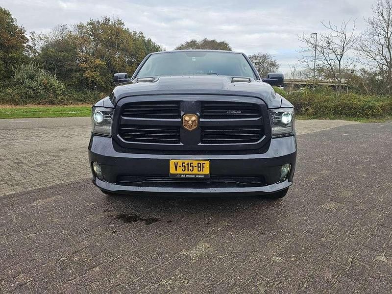 Grijs Gebruikt 2017 RAM 1500 Pickup | € 27.500 - Afbeelding 1/4