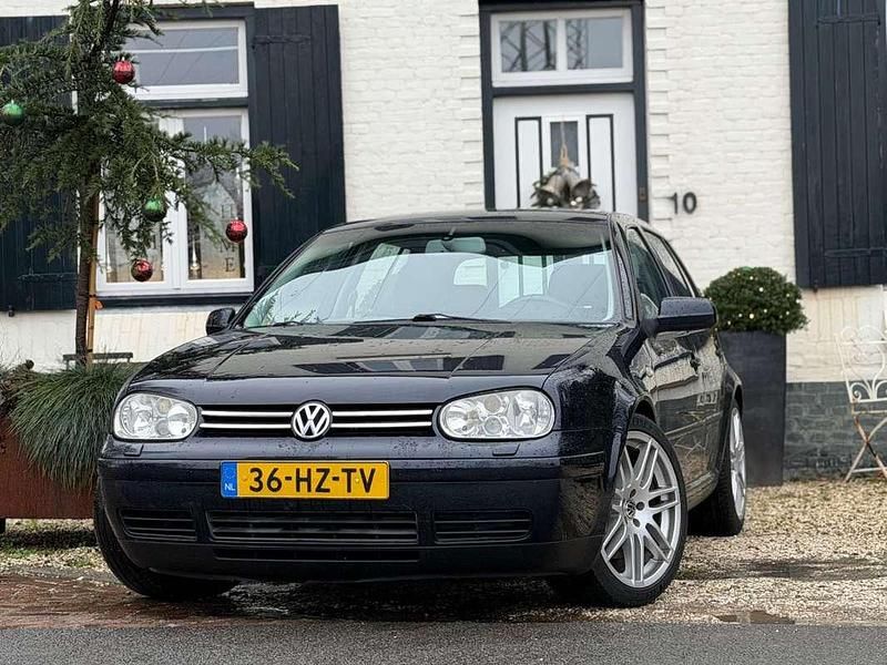 Blauw (metallic) Gebruikt 2002 VW Golf IV Highline Hatchback | € 2.900 (Super prijs) - Afbeelding 1/4