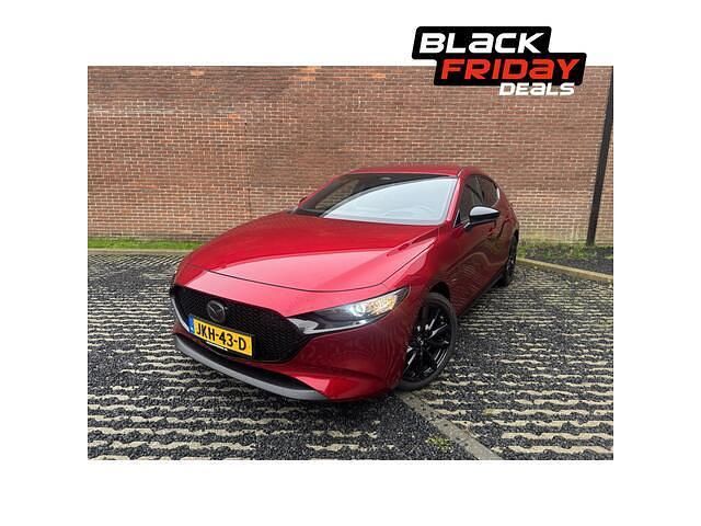 Soul red crystal (rood metallic) Occasion 2025 Mazda 3 Homura-Line Hatchback | € 33.845 (Iets duurder) - Afbeelding 1/4