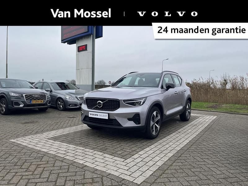 Grijs Occasion 2025 Volvo XC40 Plus SUV | € 43.940 (Eerlijke prijs) - Afbeelding 1/4