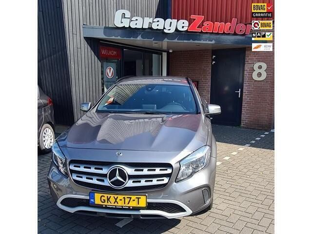 Grijs Gebruikt 2018 Mercedes GLA180 Business SUV | € 22.450 (Eerlijke prijs) - Afbeelding 1/4