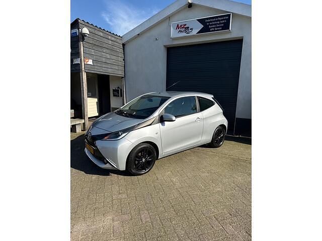 Occasion Toyota Aygo X-play 69 PK (50 kW) 2016 Grijs Hatchback