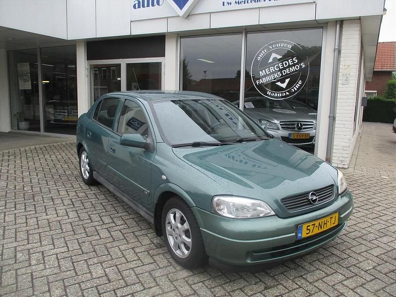 Groen (metallic) Gebruikt 2003 Opel Astra Njoy Hatchback | € 3.395 - Afbeelding 1/4