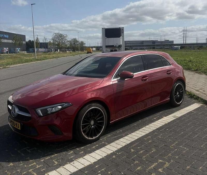 Rood Gebruikt 2020 Mercedes A180 Luxury Stationwagen | € 22.350 (Super prijs) - Afbeelding 1/4
