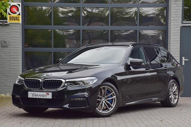 Zwart, metallic lak Gebruikt 2020 BMW 540 Executive Stationwagen | € 54.950 (Duur) - Afbeelding 1/4