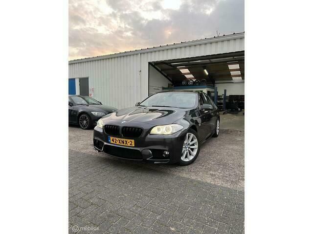 Grijs Gebruikt 2012 BMW 528 Executive Sedan | € 17.999 (Eerlijke prijs) - Afbeelding 1/4