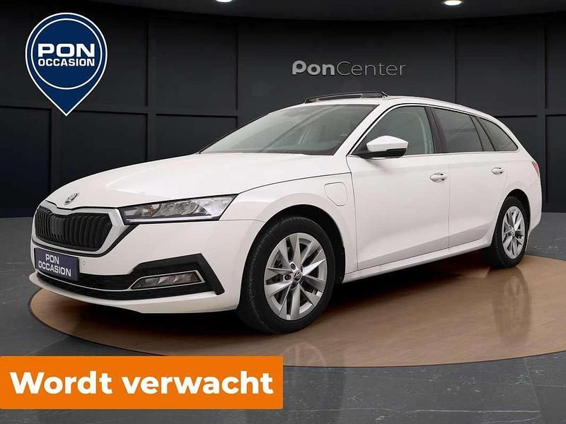 Wit Gebruikt 2023 Skoda Octavia Business Line Stationwagen | € 28.950 (Goede deal) - Afbeelding 1/3