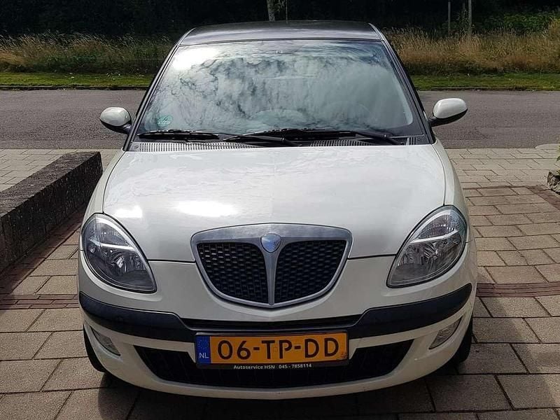 Wit Gebruikt 2006 Lancia Ypsilon Hatchback | € 3.200 (Iets duurder) - Afbeelding 1/4