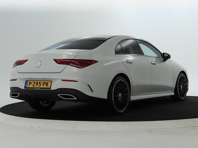 Wit Gebruikt 2022 Mercedes CLA200 AMG line Sedan | € 33.950 (Eerlijke prijs) - Afbeelding 1/4