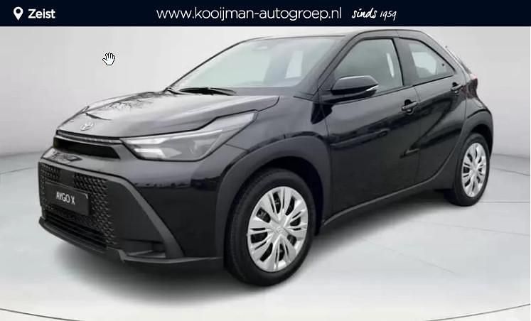 Zwart Nieuw 2026 Toyota Aygo X Play SUV | € 23.594 (Goede deal) - Afbeelding 1/4