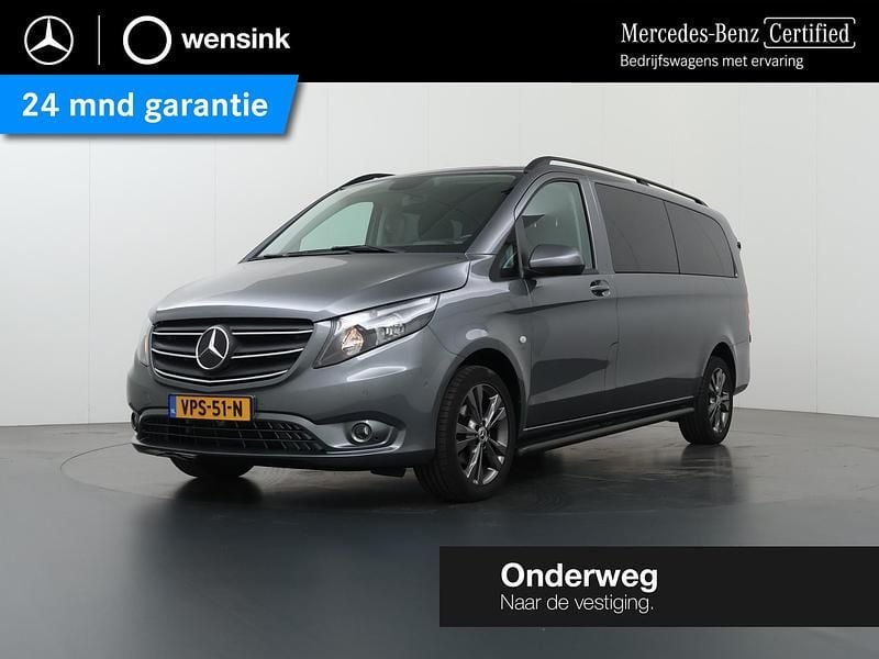 Grijs Gebruikt 2022 Mercedes Vito MPV | € 42.645 - Afbeelding 1/4