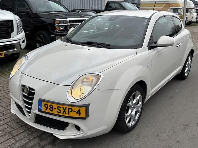 Wit Occasion 2012 Alfa Romeo MiTo Distinctive Hatchback | € 1.750 (Goede deal) - Afbeelding 1/4