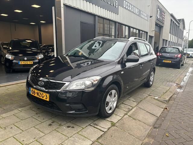 Zwart Occasion 2011 Kia Ceed Hatchback | € 4.450 (Goede deal) - Afbeelding 1/4