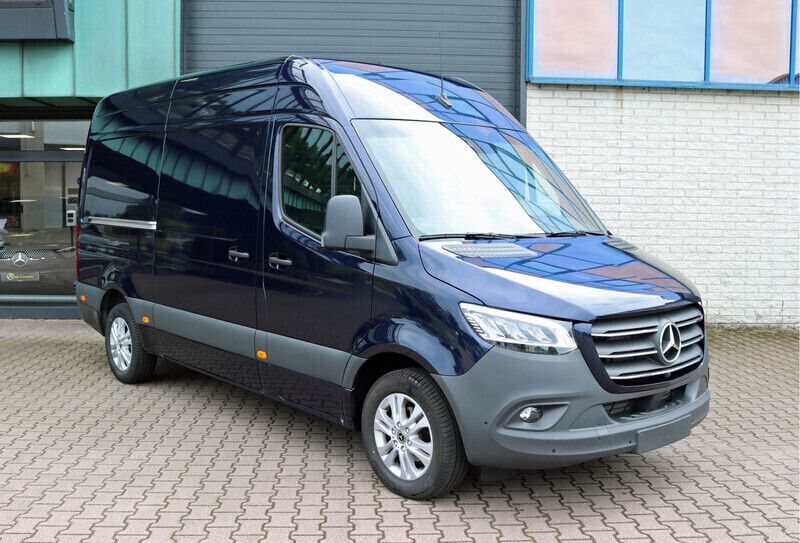 Blauw Gebruikt 2023 Mercedes Sprinter Van | € 56.750 (Duur) - Afbeelding 1/4