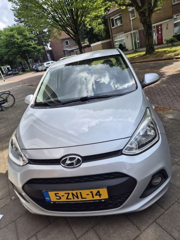 Grijs Gebruikt 2015 Hyundai i10 Hatchback | € 4.200 (Goede deal) - Afbeelding 1/4
