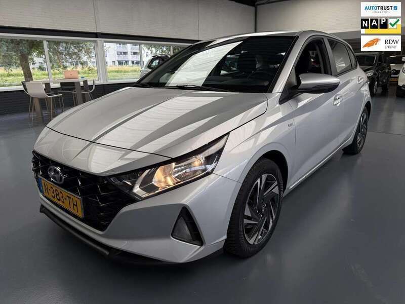 Grijs Gebruikt 2021 Hyundai i20 Comfort Hatchback | € 15.450 (Eerlijke prijs) - Afbeelding 1/4