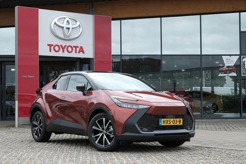 Bruin Gebruikt 2025 Toyota C-HR SUV | € 41.794 - Afbeelding 1/1