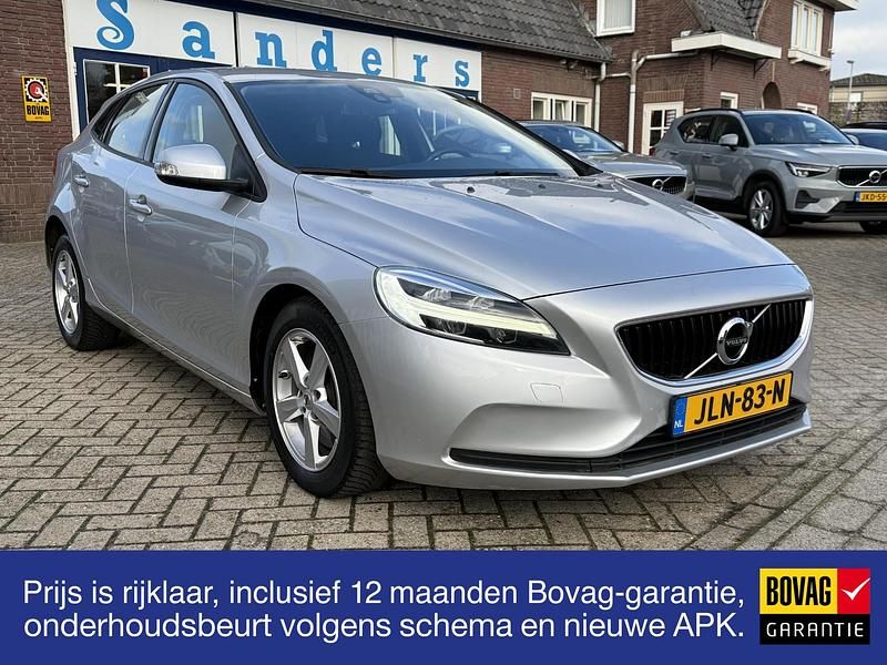 Grijs Gebruikt 2018 Volvo V40 Kinetic Hatchback | € 15.950 (Eerlijke prijs) - Afbeelding 1/4