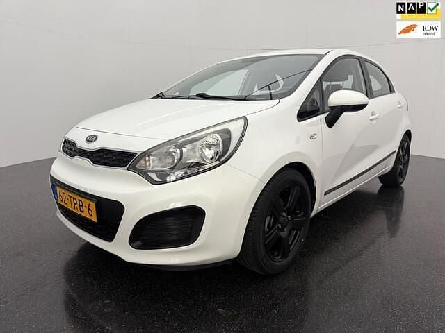 Wit Gebruikt 2012 Kia Rio Comfort Hatchback | € 4.995 (Eerlijke prijs) - Afbeelding 1/4