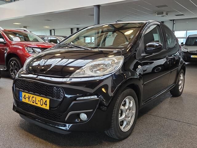 Zwart Gebruikt 2013 Peugeot 107 Active Hatchback | € 6.250 (Eerlijke prijs) - Afbeelding 1/4
