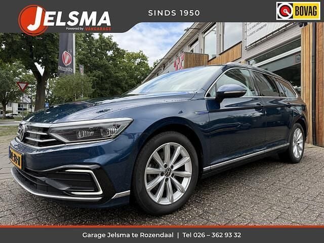 Blauw, metallic lak Gebruikt 2022 VW Passat GTE Stationwagen | € 25.000 (Eerlijke prijs) - Afbeelding 1/4