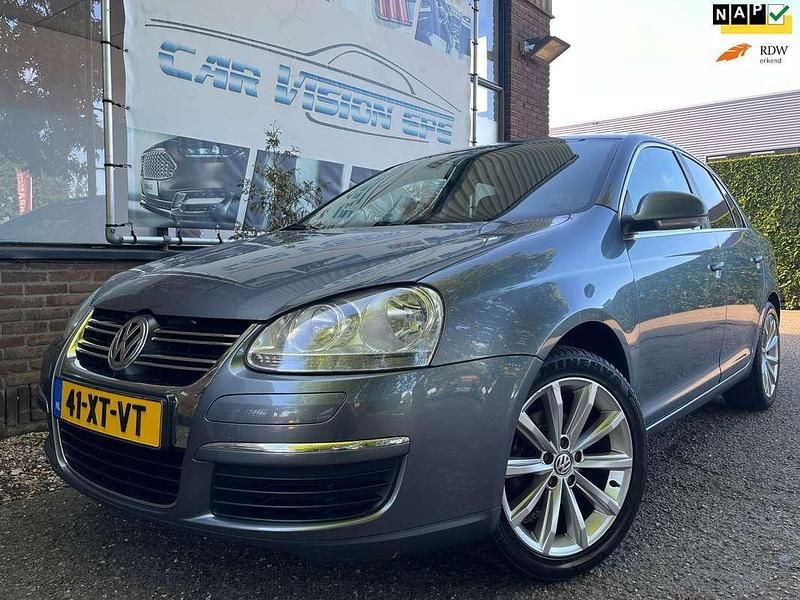 Grijs Gebruikt 2007 VW Jetta Comfortline Sedan | € 1.995 (Goede deal) - Afbeelding 1/4