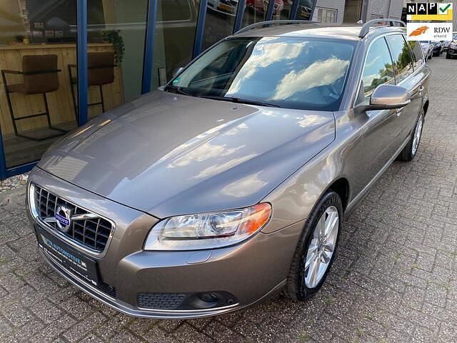 Grijs Gebruikt 2011 Volvo V70 Momentum Stationwagen | € 21.945 (Duur) - Afbeelding 1/4