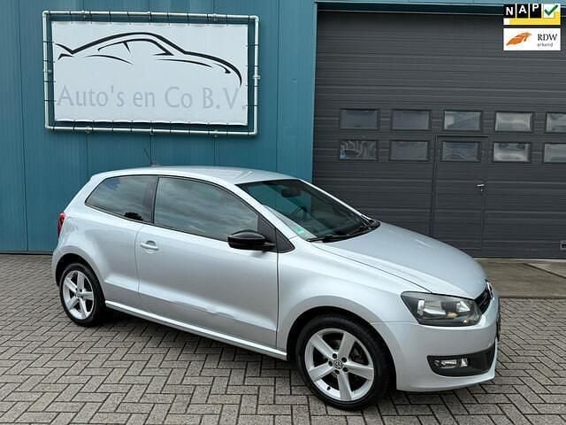 Grijs, metallic lak Gebruikt 2012 VW Polo Comfortline Hatchback | € 4.900 (Goede deal) - Afbeelding 1/4