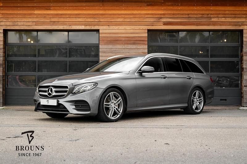 Grijs Gebruikt 2017 Mercedes E220 AMG Stationwagen | € 19.950 (Super prijs) - Afbeelding 1/4