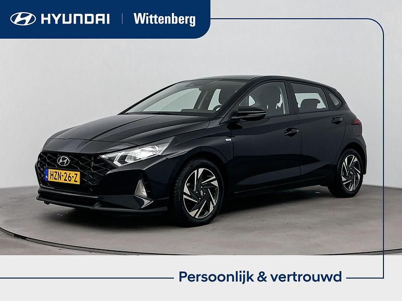 Zwart Gebruikt 2023 Hyundai i20 Comfort Hatchback | € 21.900 (Eerlijke prijs) - Afbeelding 1/3