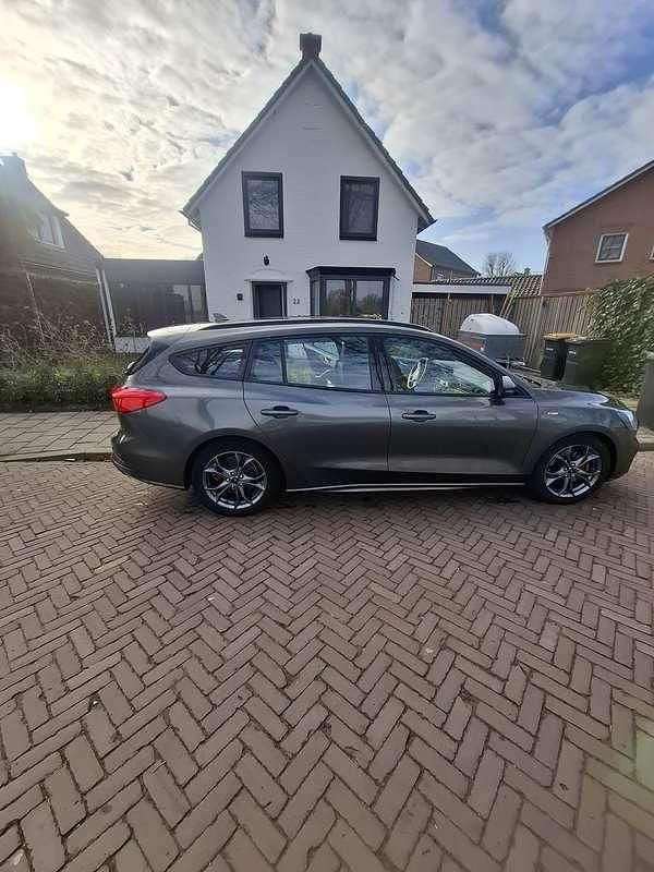 Grijs Occasion 2019 Ford Focus ST Stationwagen | € 7.900 (Goede deal) - Afbeelding 1/4