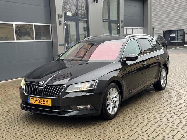Zwart Gebruikt 2018 Skoda Superb Business Line Stationwagen | € 11.950 (Super prijs) - Afbeelding 1/4