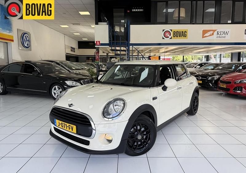 Wit Gebruikt 2016 Mini Cooper Business Hatchback | € 13.150 (Eerlijke prijs) - Afbeelding 1/4