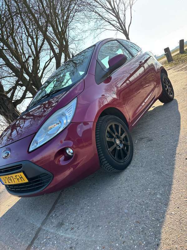 Rood Gebruikt 2009 Ford Ka Trend Hatchback | € 3.000 (Eerlijke prijs) - Afbeelding 1/4