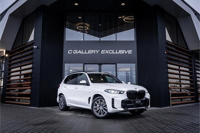 Wit Occasion 2023 BMW X5 Comfort Edition SUV | € 81.995 (Super prijs) - Afbeelding 1/4