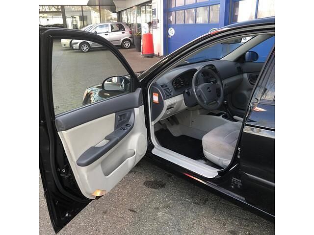 Occasion Kia Cerato LX 105 PK (77 kW) 2006 Zwart Sedan