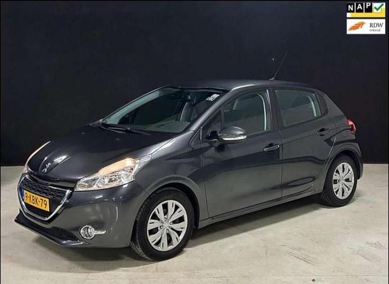 Grijs Gebruikt 2013 Peugeot 208 Envy Hatchback | € 4.500 (Goede deal) - Afbeelding 1/4