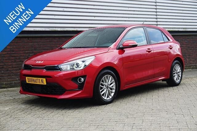 Rood Gebruikt 2022 Kia Rio Hatchback | € 14.450 (Goede deal) - Afbeelding 1/4