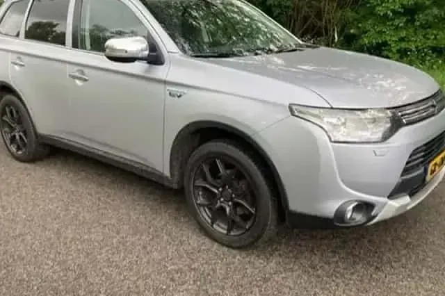 Mitsubishi Outlander P-HEV 2015