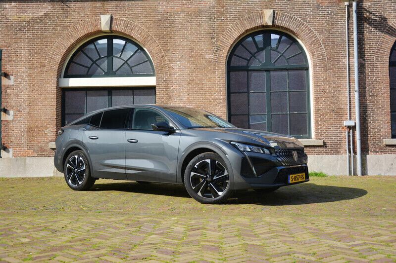 Grijs Gebruikt 2023 Peugeot 408 Allure Sedan | € 30.550 (Eerlijke prijs) - Afbeelding 1/4