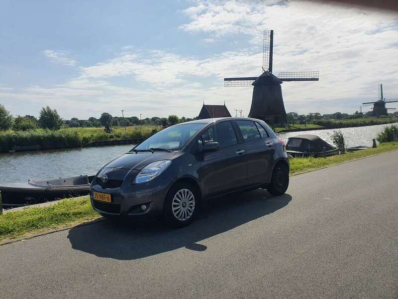 Grijs Gebruikt 2010 Toyota Yaris Hatchback | € 3.150 (Eerlijke prijs) - Afbeelding 1/4