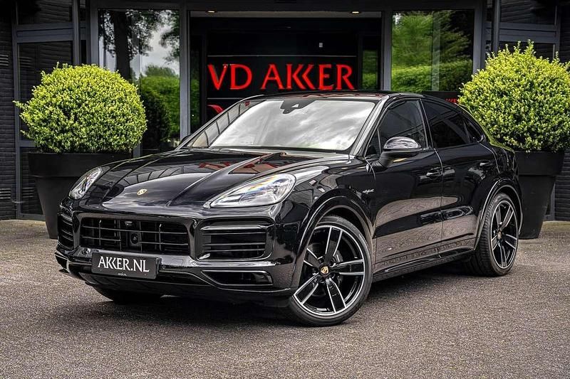Zwart Gebruikt 2023 Porsche Cayenne Platinum Edition SUV | € 99.880 (Eerlijke prijs) - Afbeelding 1/4