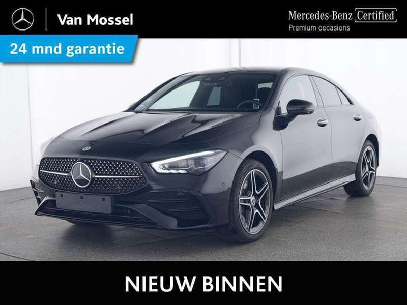 Zwart Gebruikt 2024 Mercedes CLA250e AMG line Sedan | € 43.945 (Super prijs) - Afbeelding 1/4