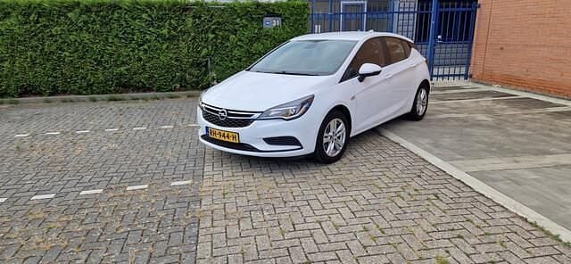 Wit Gebruikt 2017 Opel Astra Hatchback | € 9.995 (Eerlijke prijs) - Afbeelding 1/4