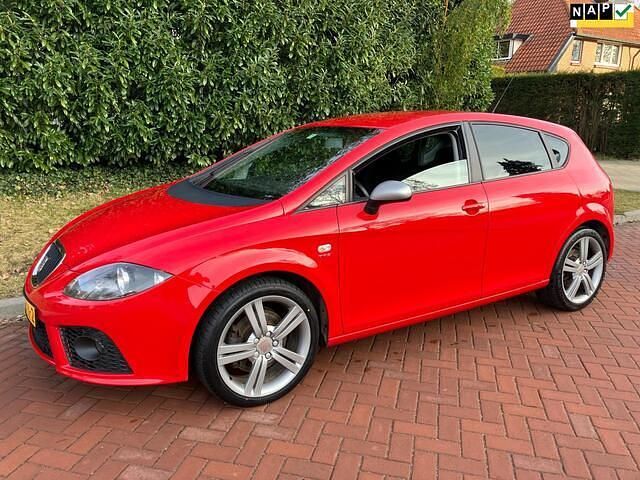 Rood Occasion 2009 Seat Leon FR Hatchback | € 4.500 (Eerlijke prijs) - Afbeelding 1/4