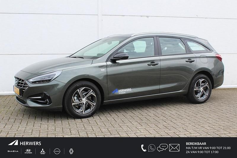 Grijs Occasion 2024 Hyundai i30 Comfort Stationwagen | € 22.835 (Eerlijke prijs) - Afbeelding 1/4