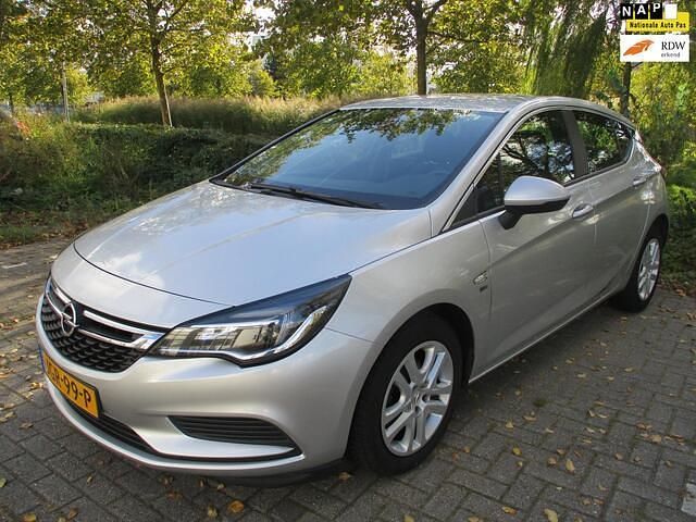 Grijs Gebruikt 2019 Opel Astra Edition Hatchback | € 7.950 (Eerlijke prijs) - Afbeelding 1/4