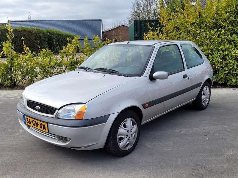 Grijs Gebruikt 2001 Ford Fiesta Hatchback | € 1.900 (Eerlijke prijs) - Afbeelding 1/4