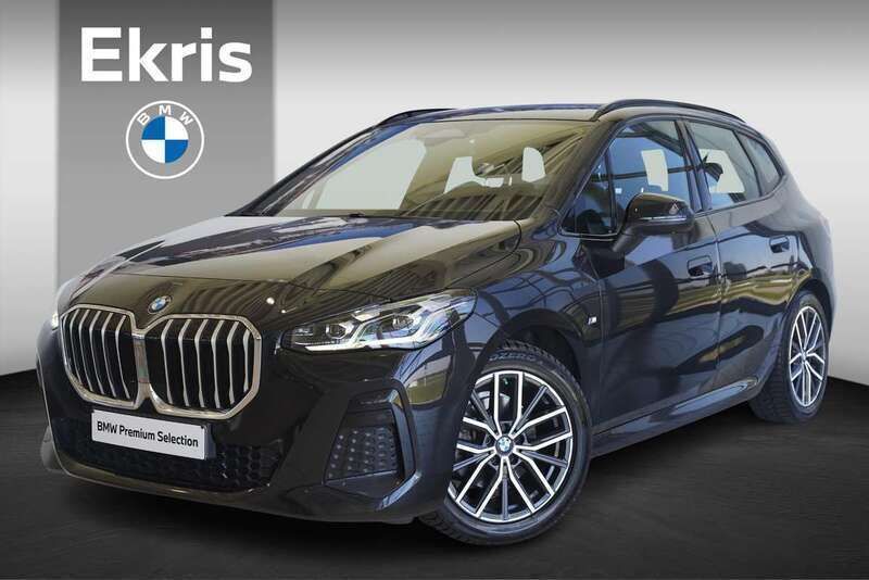 Saphirschwarz metallic (zwart metallic) Gebruikt 2022 BMW 218 Active Tourer Basis MPV | € 26.900 (Eerlijke prijs) - Afbeelding 1/4